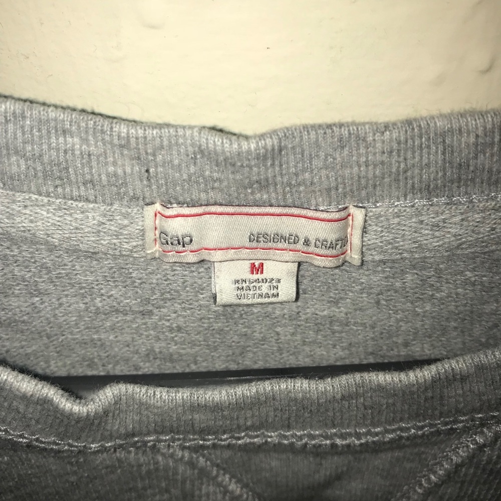 worn, good condition, gap gray crewneck sweatshirt - Picture 3 of 3